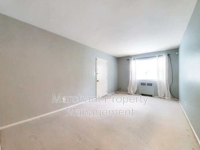 Building Photo - 100 Lewis Dr