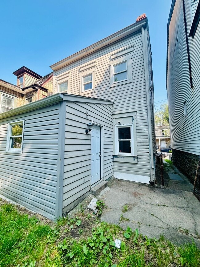Building Photo - 2 Bedroom w/large attic space l Housing Vo...