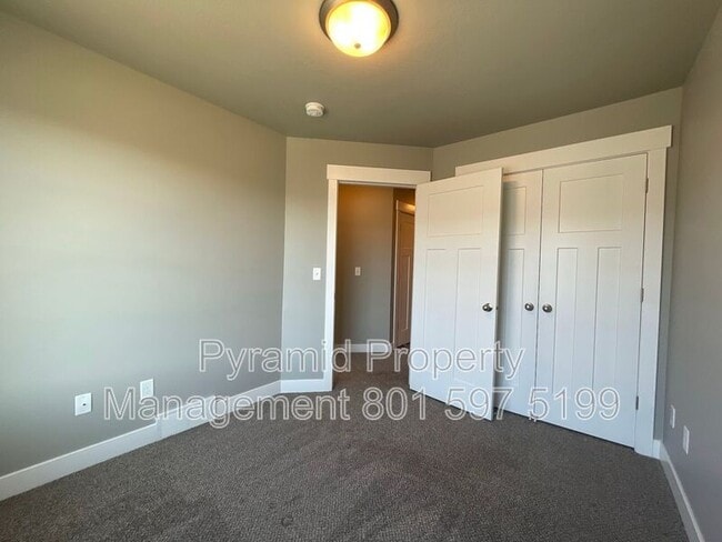 Building Photo - 9257 Ashbourne Dr