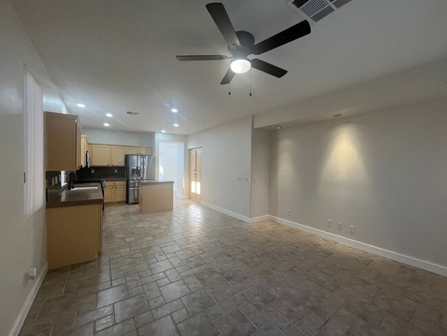 Building Photo - single story, 3 bed, 2 bath, 2 car garage in gated community in Summerlin