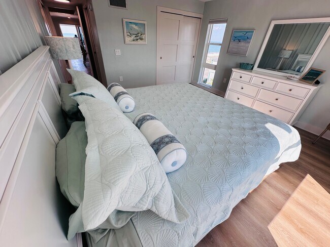 Building Photo - 555 Gulf Way