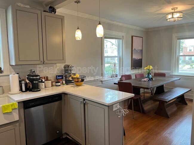 Building Photo - 3514 Montrose Ave