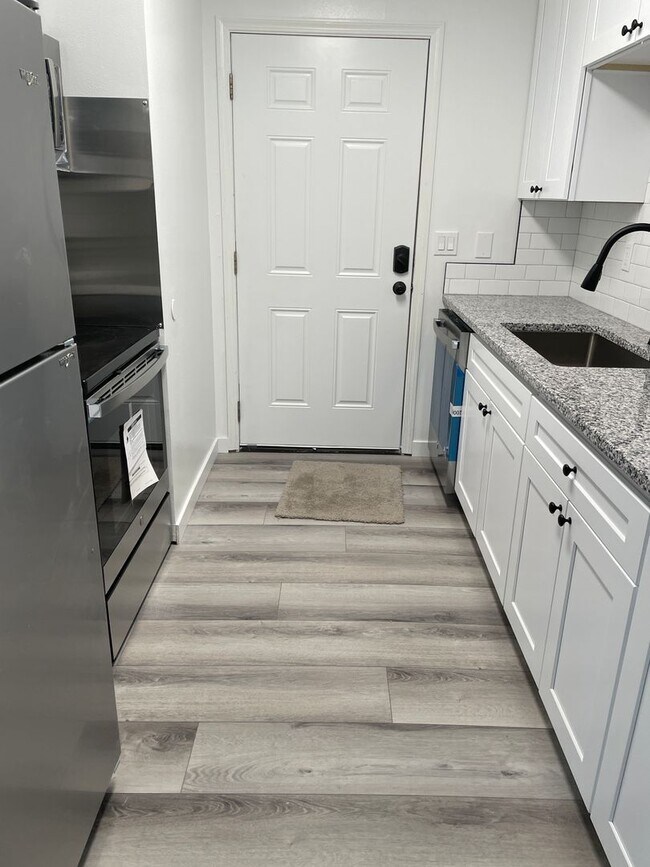 Building Photo - 1206 W Columbia Ave