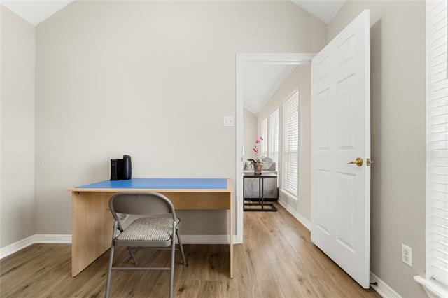 Building Photo - 118 W Greenbriar Ln