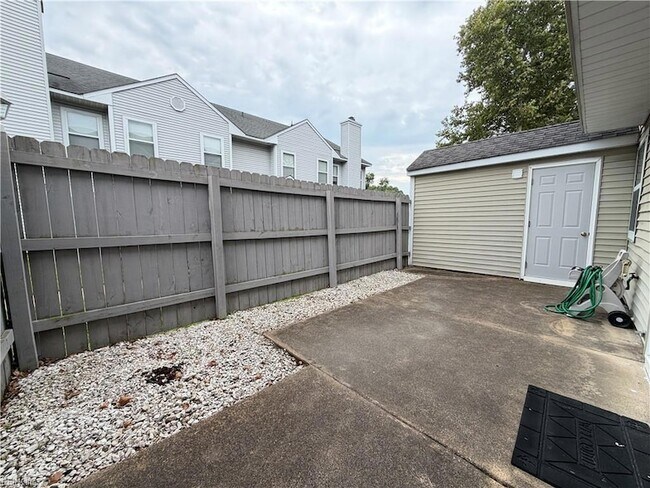 Building Photo - 5608 Tourmaline Ct