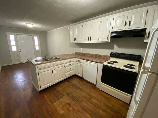 Building Photo - The Perfect 1 Bedroom is Ready For You!