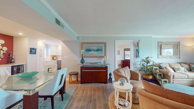 Building Photo - 1120 N Shore Dr NE