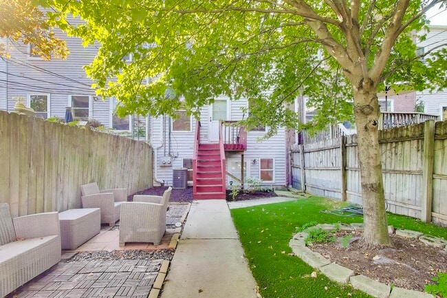 Building Photo - 2318 W Flournoy St