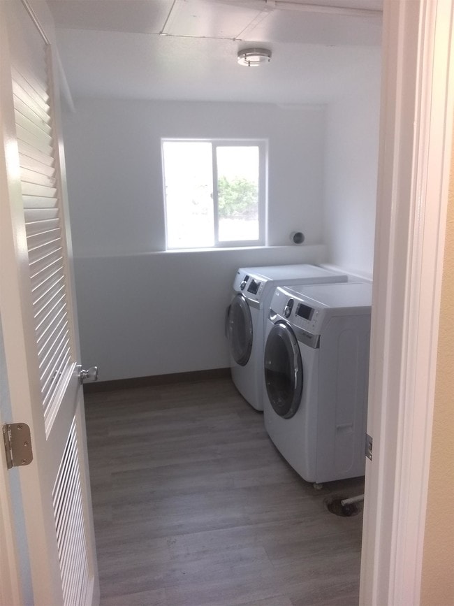 Building Photo - 803 Potter Dr