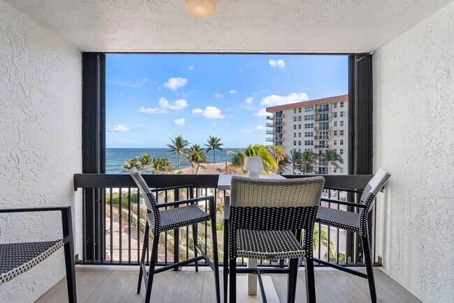 Building Photo - 1155 Hillsboro Mile