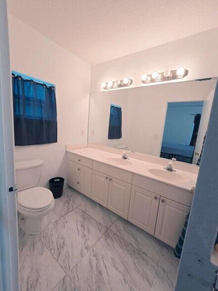 Building Photo - 205 Leland Ln