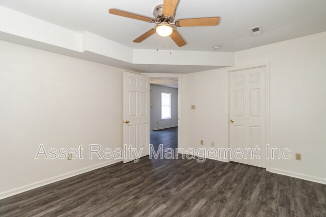 Building Photo - 628-616618628 N Cunningham Rd