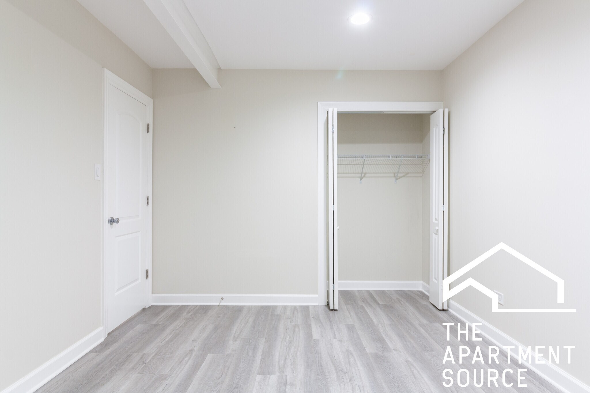 Building Photo - 726 W Roscoe St