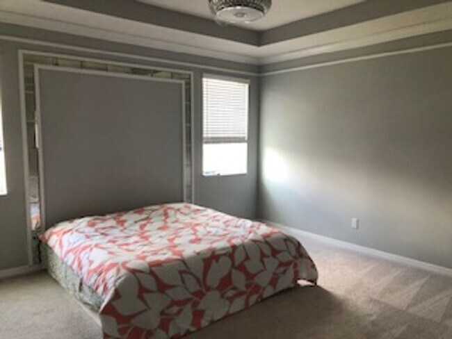 Building Photo - PRATICALLY BRAND NEW HOME IN GATED COMMUNITY!