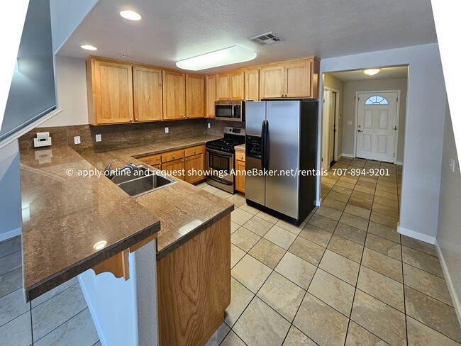 Building Photo - Close to Shopping Cloverdale 2 Bedroom Available Now