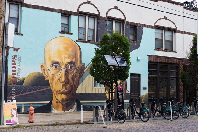 Building Photo - 1145 N High St