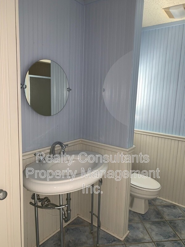 Building Photo - 306-D S Lindell Rd