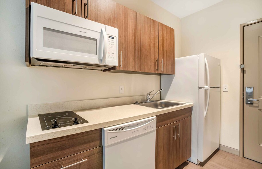 Building Photo - Furnished Studio-Greenville - Woodruff Rd