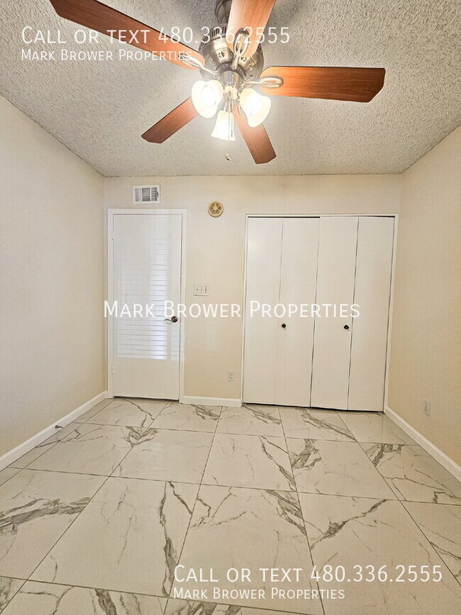 Building Photo - 643 W Medina Ave