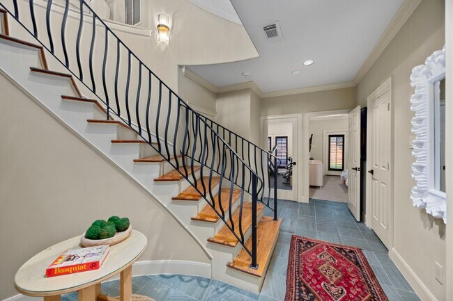 Building Photo - 1312 Crocker St