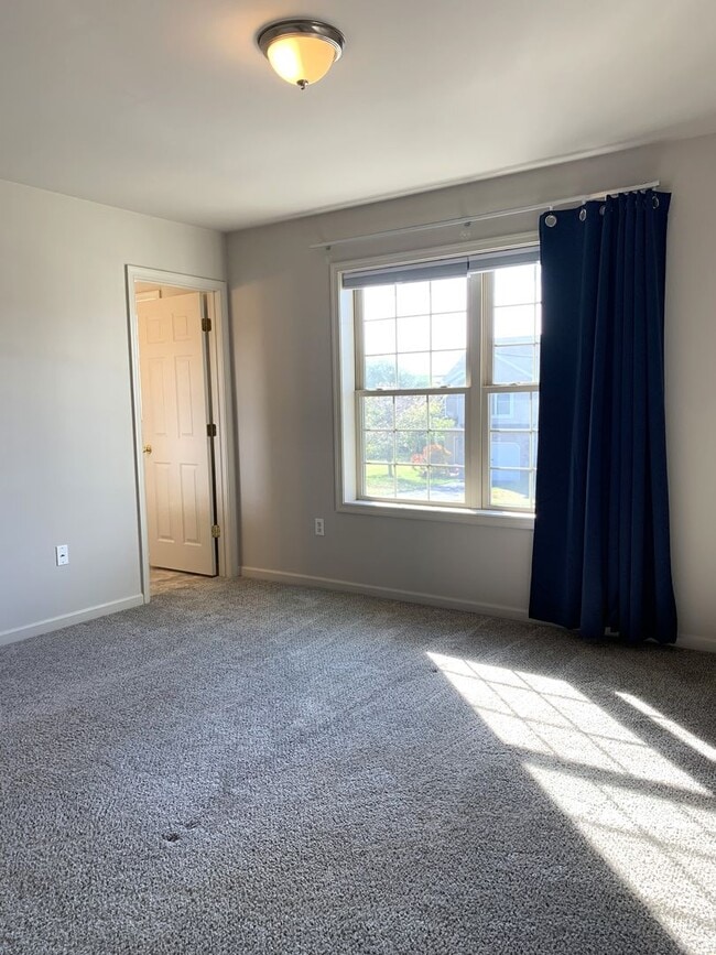 Building Photo - Make This Beautiful 3-Bedroom Townhouse Yo...