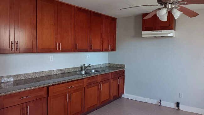 Building Photo - Completely renovated Large house, perfect for a family or young professional!