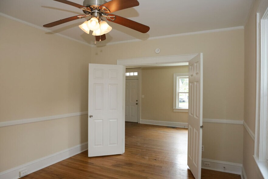 Building Photo - 603 Mayflower Dr