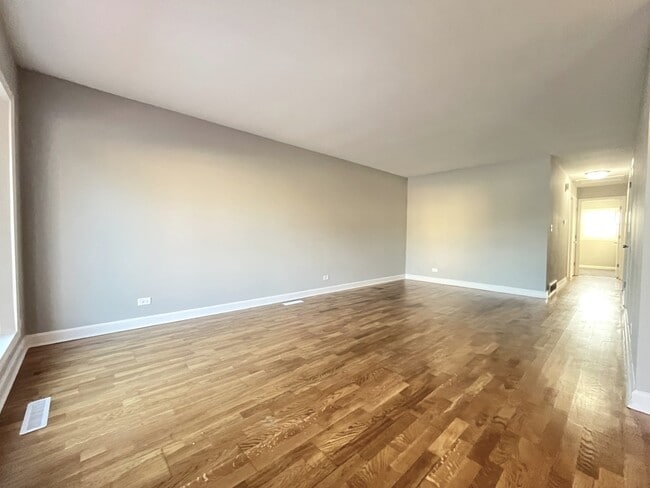 Building Photo - 1606 N Poplar Ave