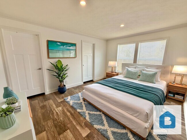 Building Photo - 1909 E Routt Ave