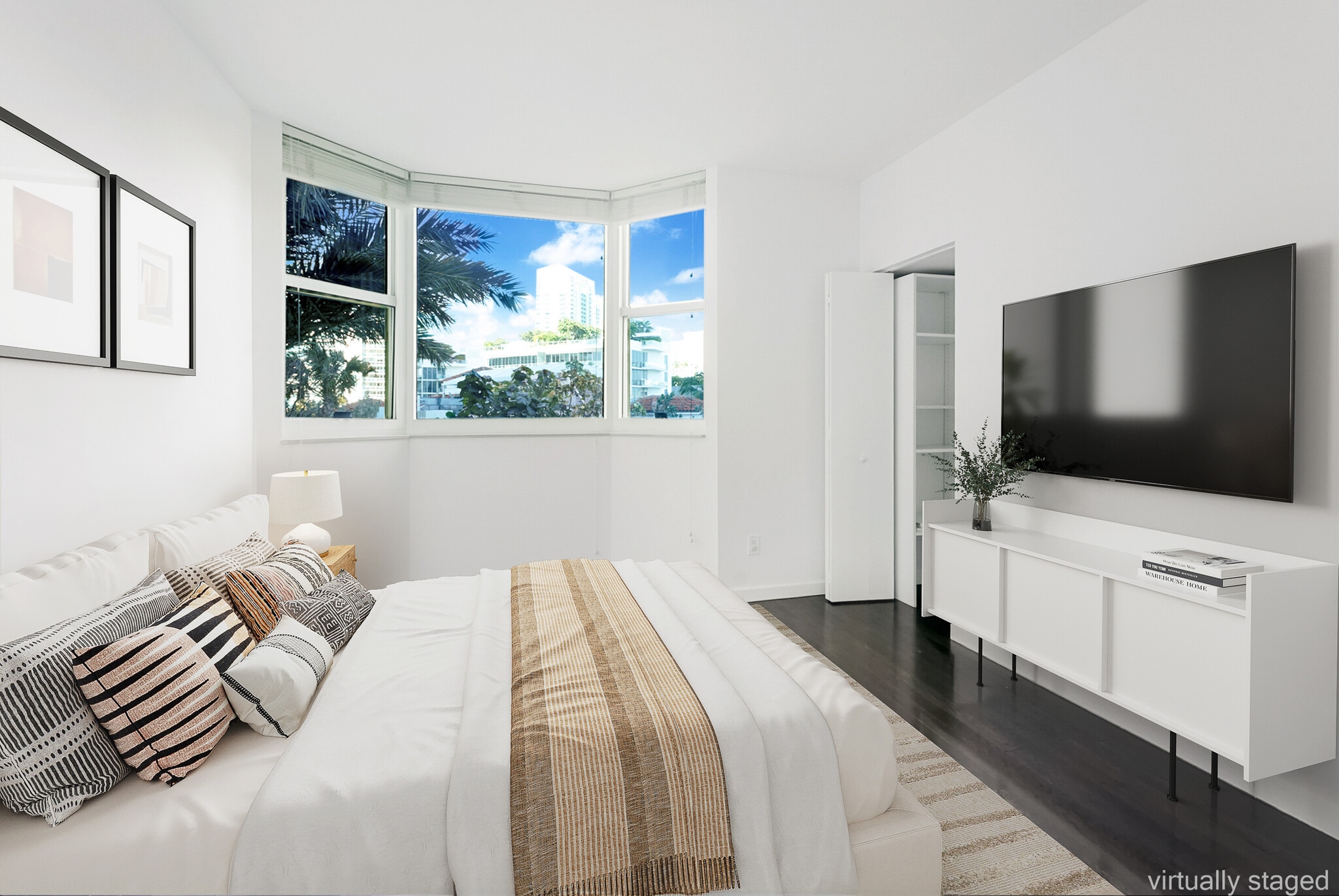 Bedroom - 300 S Pointe Dr