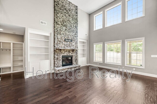 Building Photo - 925 Brookwood Ln