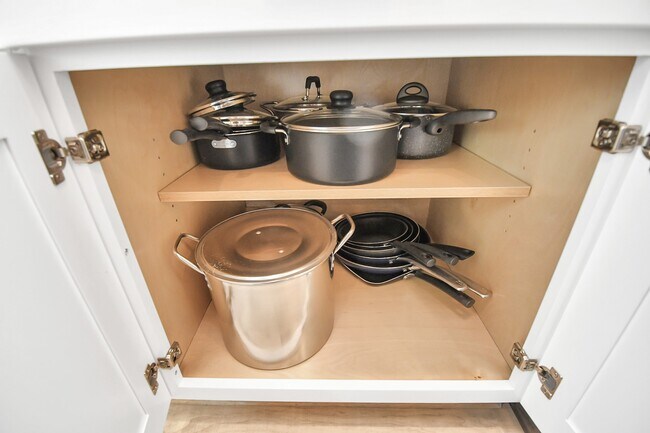 Building Photo - 6115 Campos Dr