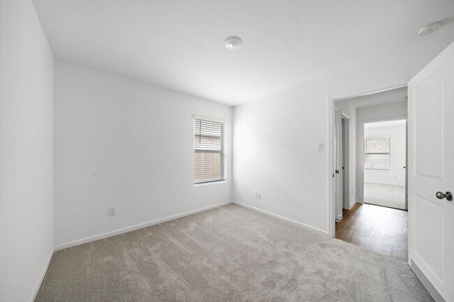 Building Photo - 27142 Breakaway Ln