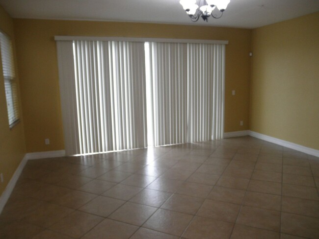 Building Photo - Pipers Cay Townhomes