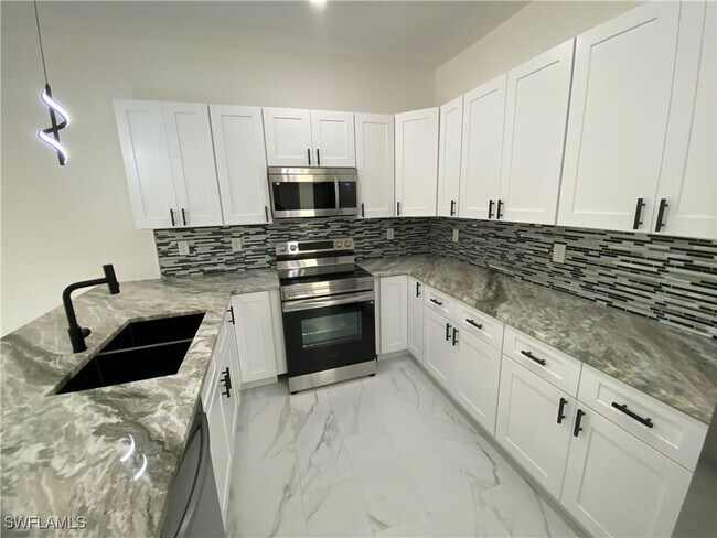 Building Photo - 5444 Billings St