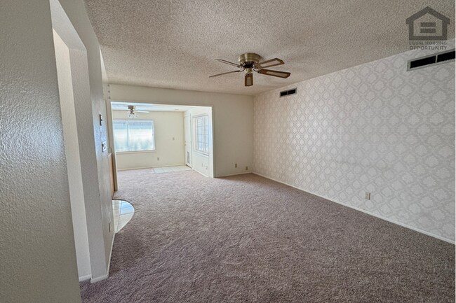Building Photo - 3Bed/2Bath House at 55th Ave/Peoria Ave! Ready for Immediate Move-In! – NO HOA!