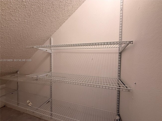 Building Photo - 2078 Madeira Dr