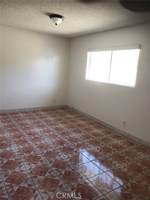 Building Photo - 8552 La Vine St