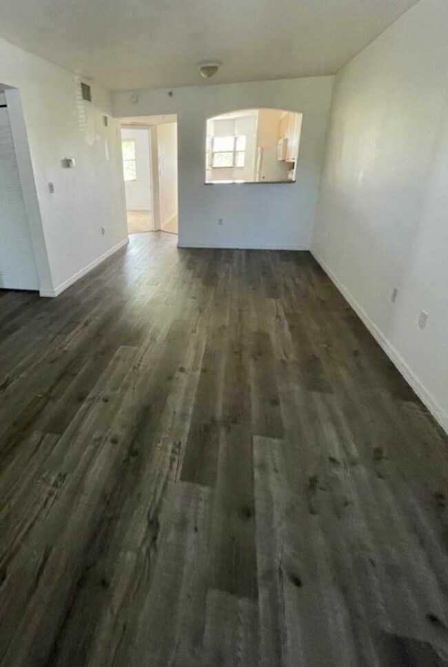 Building Photo - Live in this spacious 2 bedrooms, 2 full b...