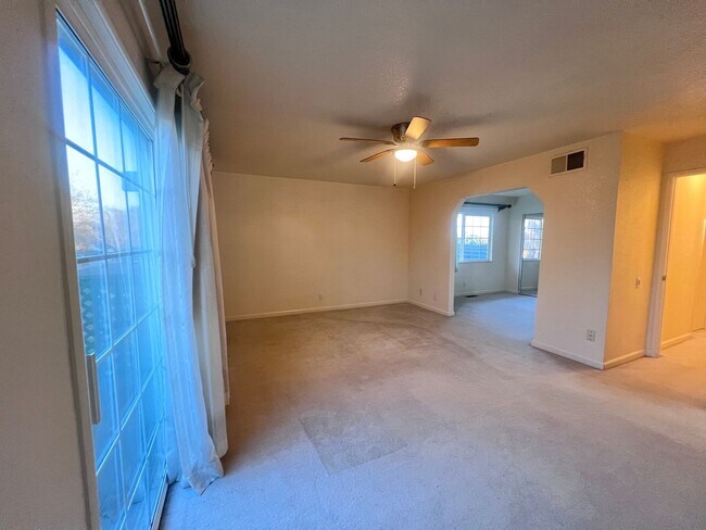 Building Photo - $500 OFF FIRST MONTH'S RENT!!!  BEAUTIFUL TWO LEVEL 3BD/3BA HOME AVAILABLE IN NEWARK, CA !!!!!!