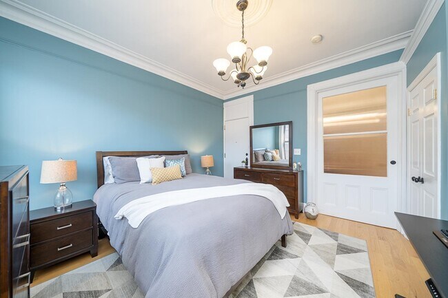 Building Photo - 1009 Willow Ave