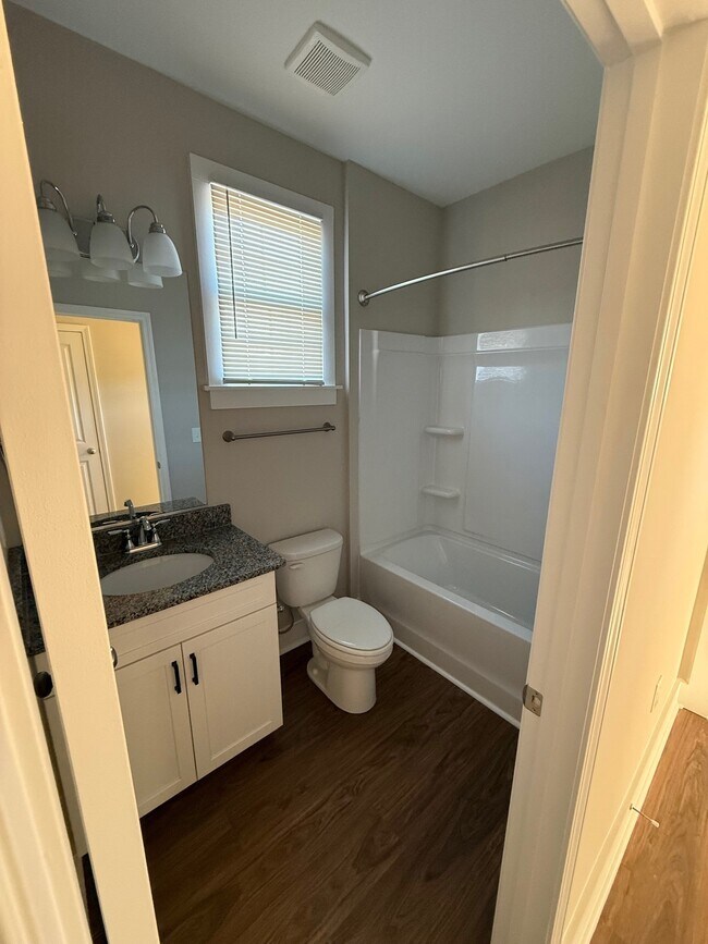 Building Photo - 121 Diver Dr