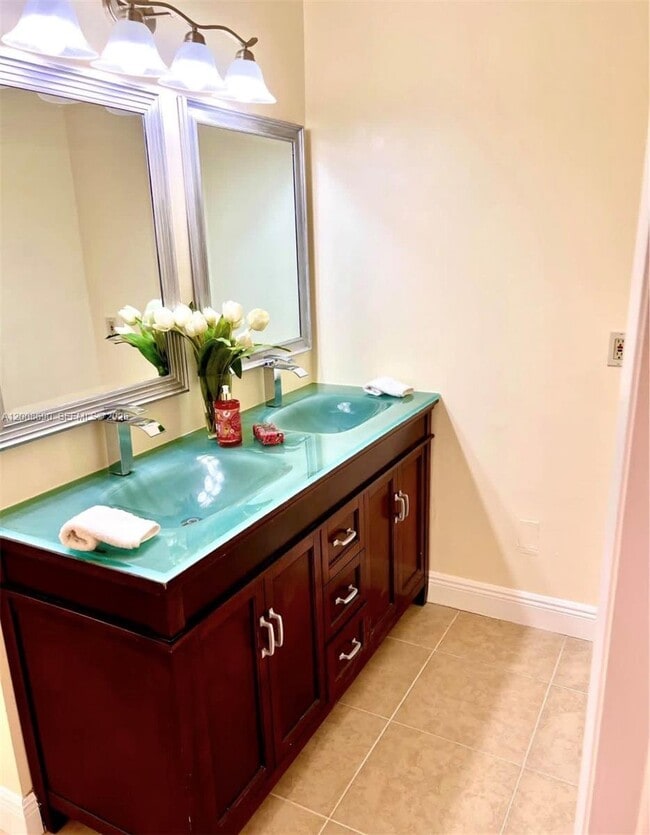 Building Photo - 10881 N Snapper Creek Dr