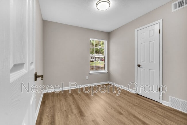 Building Photo - 8168 Ashbrook Dr