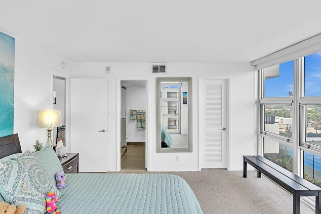 Building Photo - 525 N Ocean Blvd