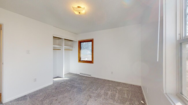 Building Photo - AVAILABLE AUGUST 1st! Newly Remodeled 3 Be...