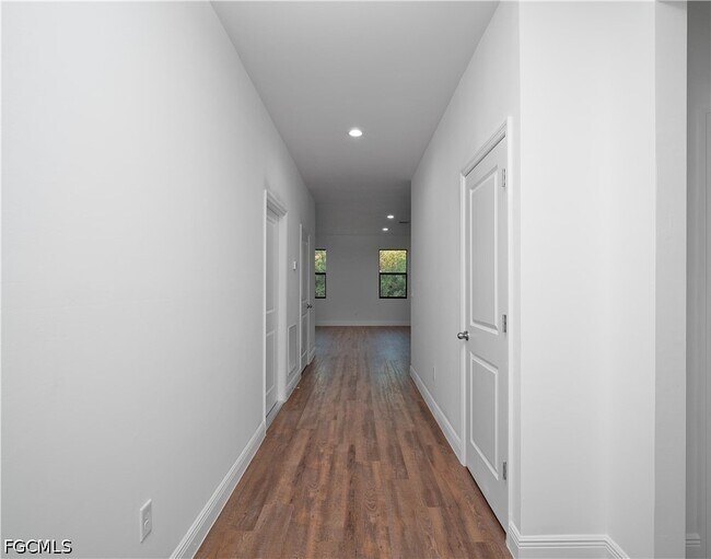 Building Photo - 3027 NE Beechwood Cir