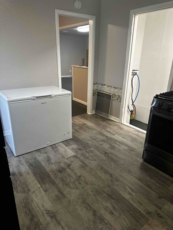 Building Photo - 1912 S Jordan Ave