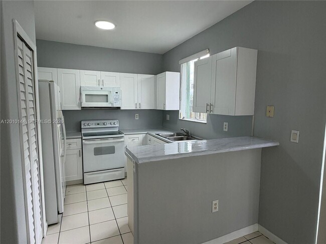 Building Photo - 2458 SE 15th Pl