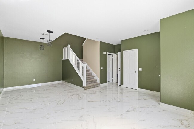 Building Photo - 1935 E Harvard Privado